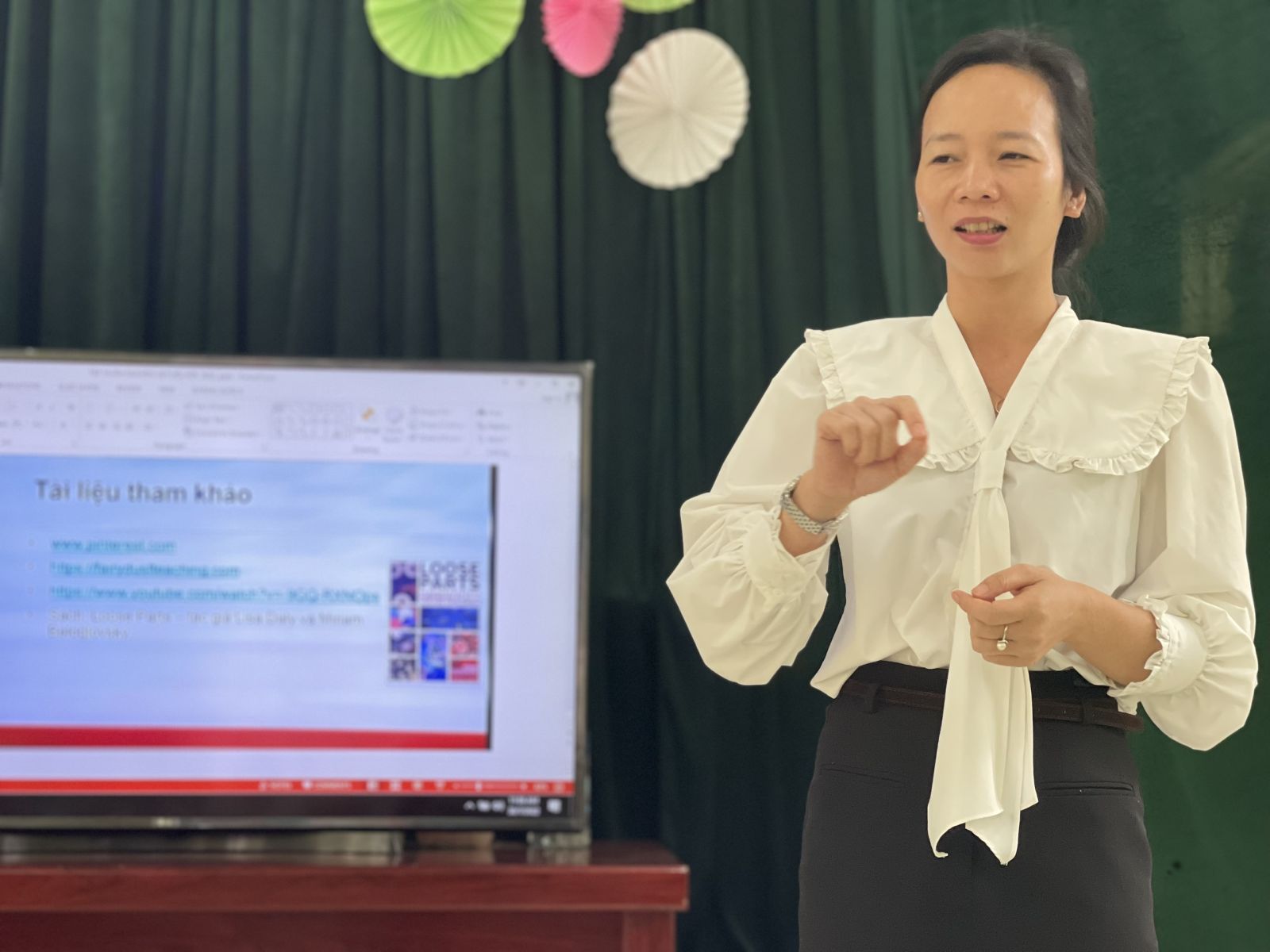 TRƯỜNG MẦM NON CỔ LOA TỔ CHỨC TẬP HUẤN CHUYÊN ĐỀ:  “CÁCH SỬ DỤNG NGUYÊN VẬT LIỆU RỜI TRONG THỰC HIỆN CHUYÊN ĐỀ XÂY DỰNG TRƯỜNG MẦM NON LẤY TRẺ LÀM TRUNG TÂM” NĂM HỌC 2022 – 2023.