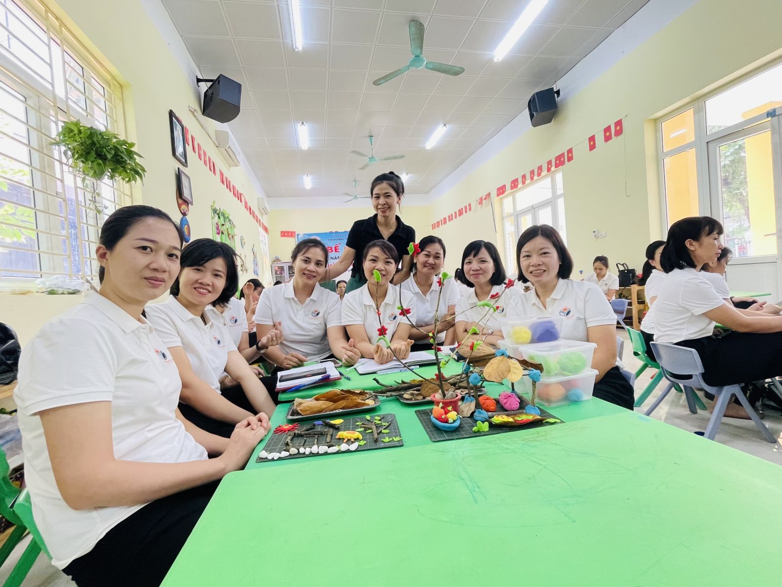 TRƯỜNG MẦM NON CỔ LOA TỔ CHỨC TẬP HUẤN CHUYÊN ĐỀ:  “CÁCH SỬ DỤNG NGUYÊN VẬT LIỆU RỜI TRONG THỰC HIỆN CHUYÊN ĐỀ XÂY DỰNG TRƯỜNG MẦM NON LẤY TRẺ LÀM TRUNG TÂM” NĂM HỌC 2022 – 2023.