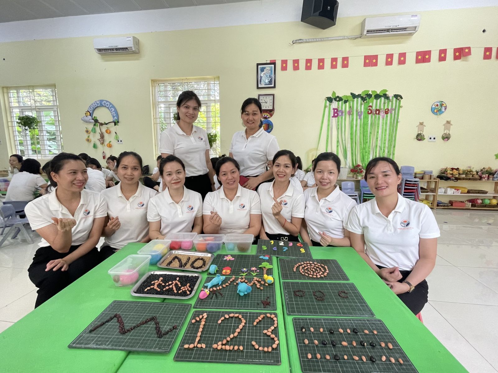 TRƯỜNG MẦM NON CỔ LOA TỔ CHỨC TẬP HUẤN CHUYÊN ĐỀ:  “CÁCH SỬ DỤNG NGUYÊN VẬT LIỆU RỜI TRONG THỰC HIỆN CHUYÊN ĐỀ XÂY DỰNG TRƯỜNG MẦM NON LẤY TRẺ LÀM TRUNG TÂM” NĂM HỌC 2022 – 2023.