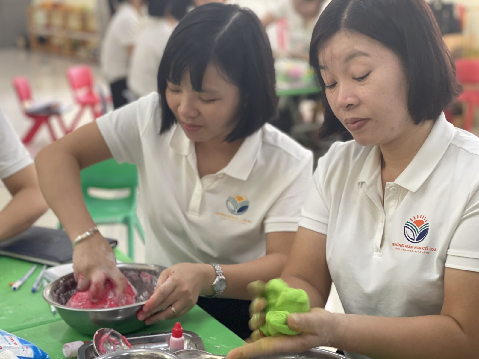 TRƯỜNG MẦM NON CỔ LOA TỔ CHỨC TẬP HUẤN CHUYÊN ĐỀ:  “CÁCH SỬ DỤNG NGUYÊN VẬT LIỆU RỜI TRONG THỰC HIỆN CHUYÊN ĐỀ XÂY DỰNG TRƯỜNG MẦM NON LẤY TRẺ LÀM TRUNG TÂM” NĂM HỌC 2022 – 2023.