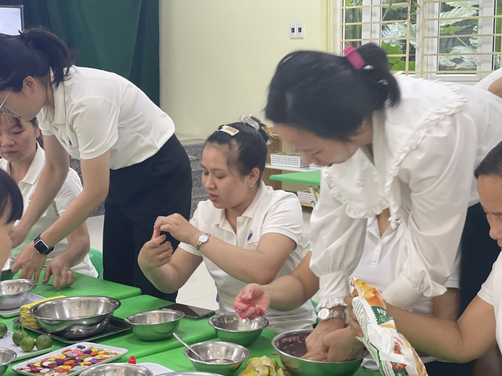 TRƯỜNG MẦM NON CỔ LOA TỔ CHỨC TẬP HUẤN CHUYÊN ĐỀ:  “CÁCH SỬ DỤNG NGUYÊN VẬT LIỆU RỜI TRONG THỰC HIỆN CHUYÊN ĐỀ XÂY DỰNG TRƯỜNG MẦM NON LẤY TRẺ LÀM TRUNG TÂM” NĂM HỌC 2022 – 2023.