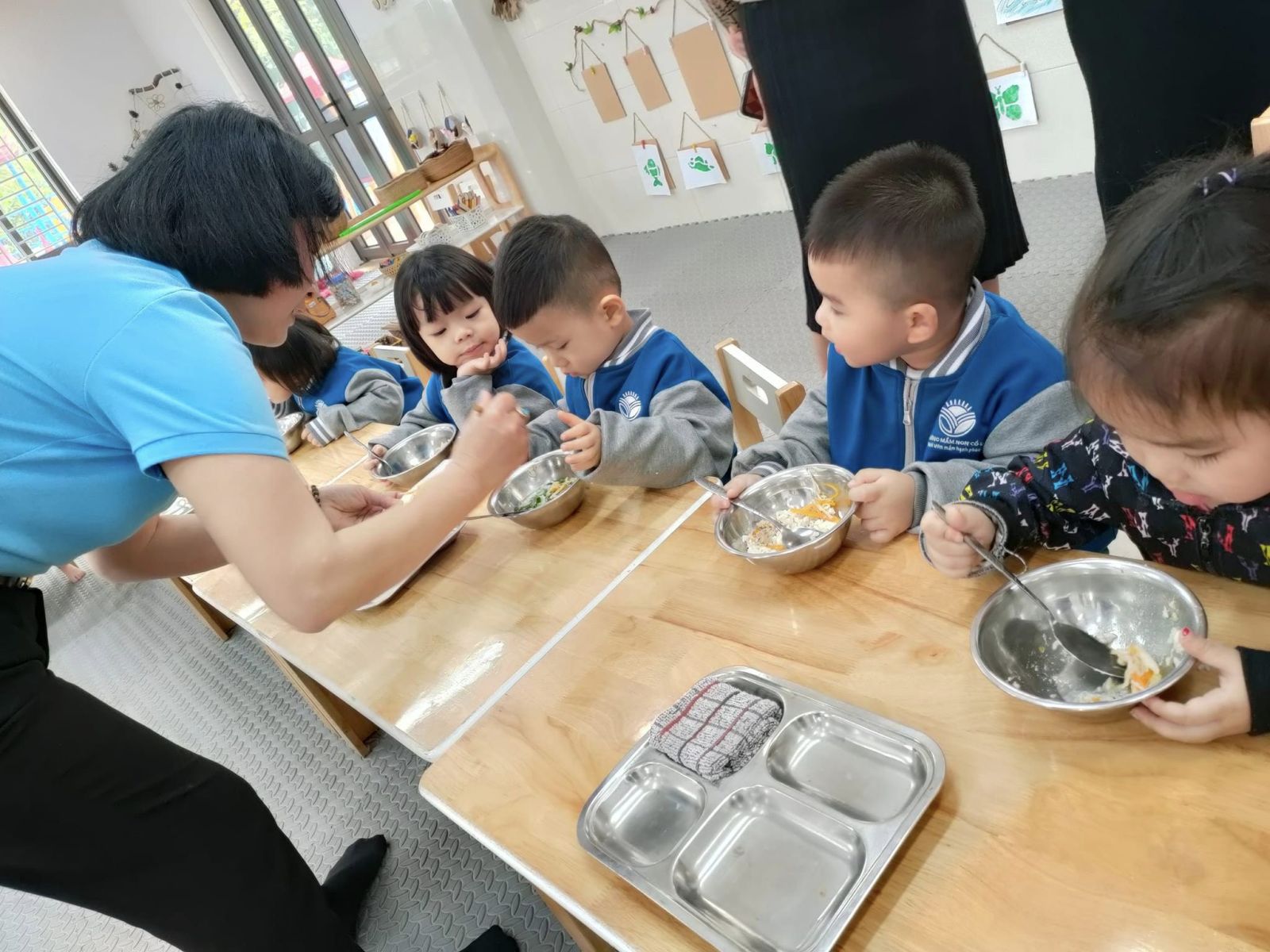 "TỔ CHỨC KIẾN TẬP ĐỔI MỚI HÌNH THỨC TRONG HOẠT ĐỘNG NUÔI DƯỠNG TRẺ TẠI TRƯỜNG MẦM NON CỔ LOA"