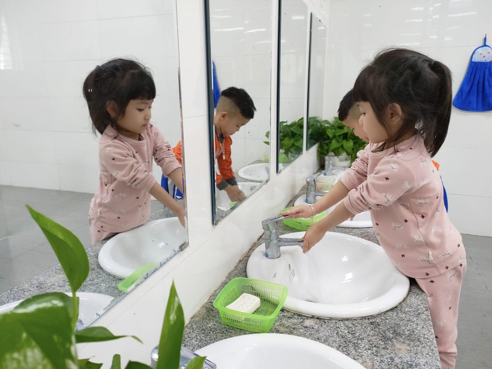 "TỔ CHỨC KIẾN TẬP ĐỔI MỚI HÌNH THỨC TRONG HOẠT ĐỘNG NUÔI DƯỠNG TRẺ TẠI TRƯỜNG MẦM NON CỔ LOA"