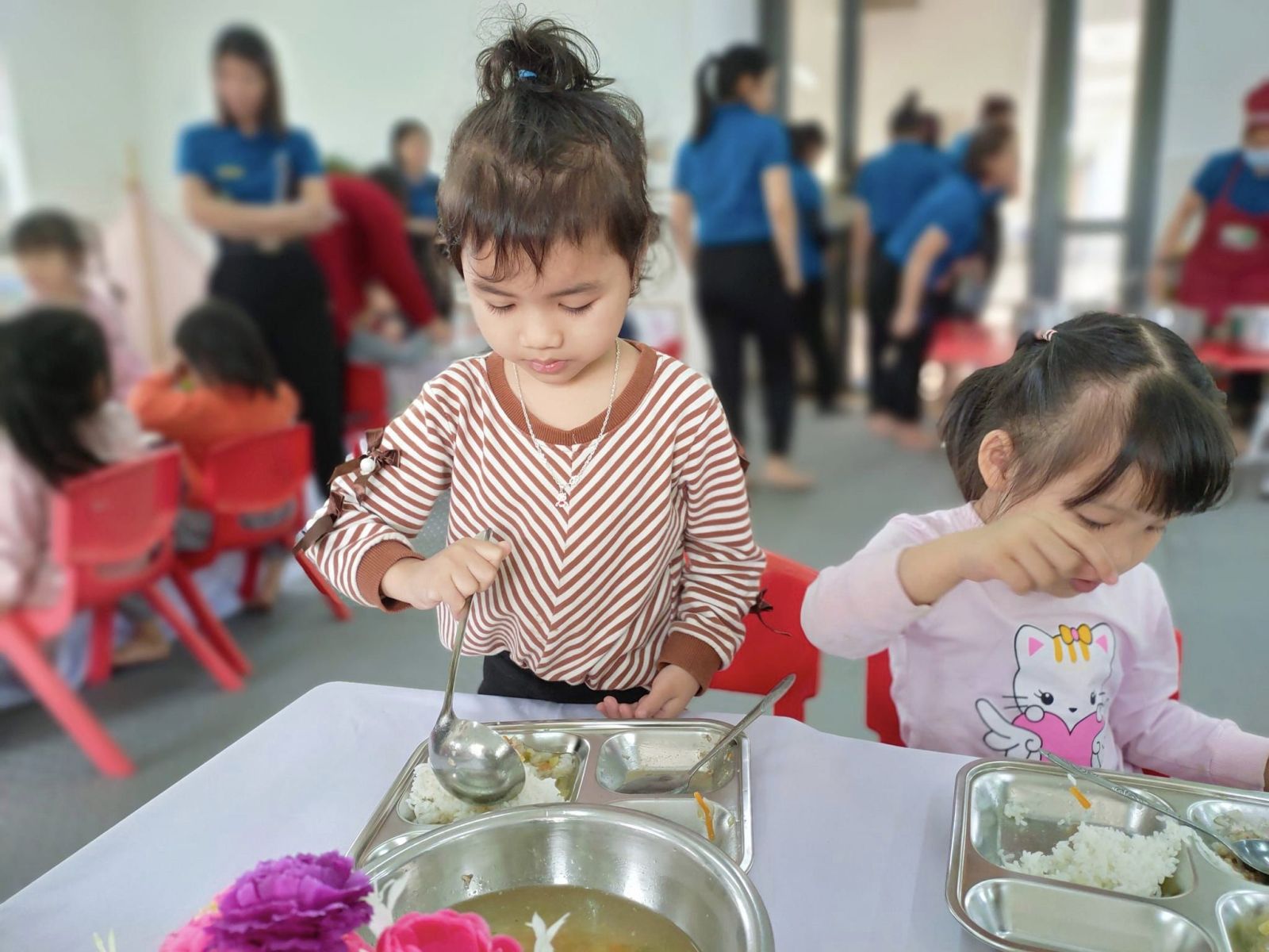 "TỔ CHỨC KIẾN TẬP ĐỔI MỚI HÌNH THỨC TRONG HOẠT ĐỘNG NUÔI DƯỠNG TRẺ TẠI TRƯỜNG MẦM NON CỔ LOA"