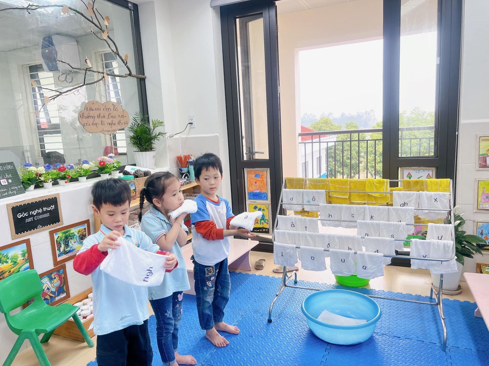 "TỔ CHỨC KIẾN TẬP ĐỔI MỚI HÌNH THỨC TRONG HOẠT ĐỘNG NUÔI DƯỠNG TRẺ TẠI TRƯỜNG MẦM NON CỔ LOA"