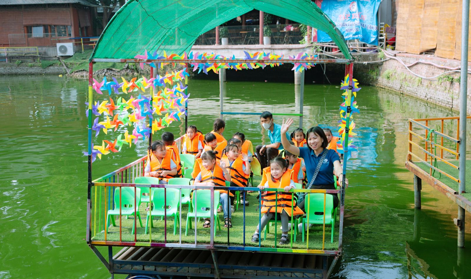 HOẠT ĐỘNG THAM QUAN TRẢI NGHIỆM TẠI KHU TRANG TRẠI GIÁO DỤC CÁNH BUỒM XANH CỦA KHỐI MẪU GIÁO LỚN VÀ MẪU GIÁO NHỠ