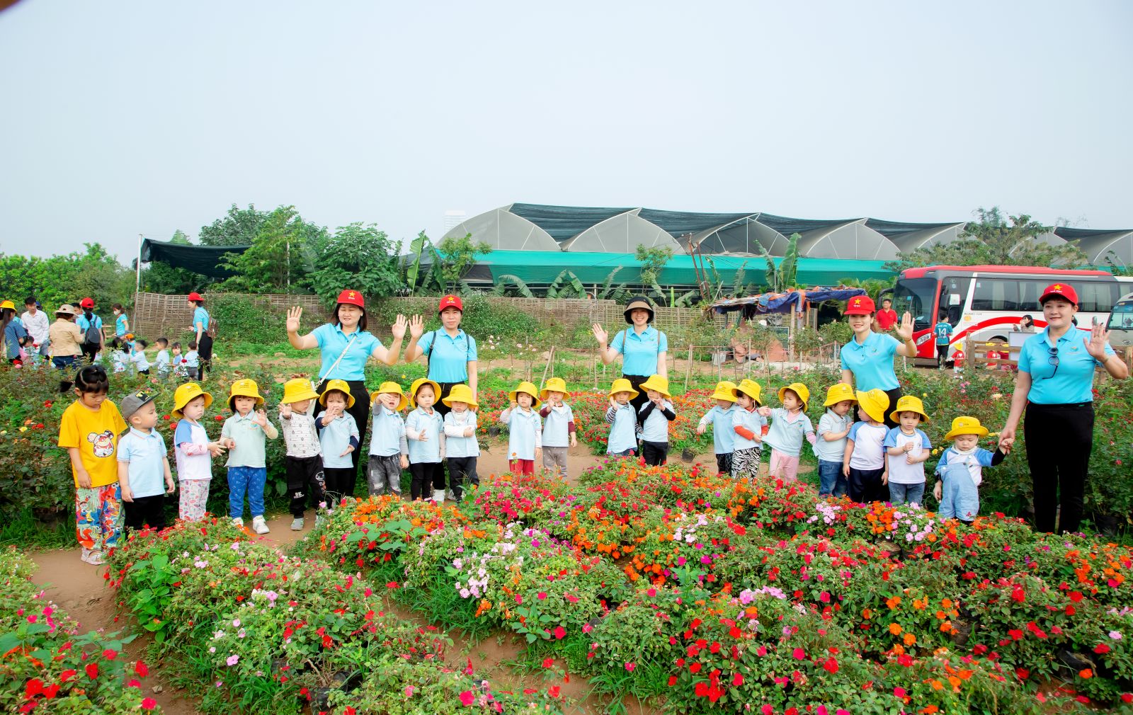 “HOẠT ĐỘNG TRẢI NGHIỆM THÚ VỊ VÀ BỔ ÍCH CỦA CÁC BẠN NHỎ KHỐI NHÀ TRẺ VÀ KHỐI MẪU GIÁO BÉ TRƯỜNG MẦM NON CỔ LOA”