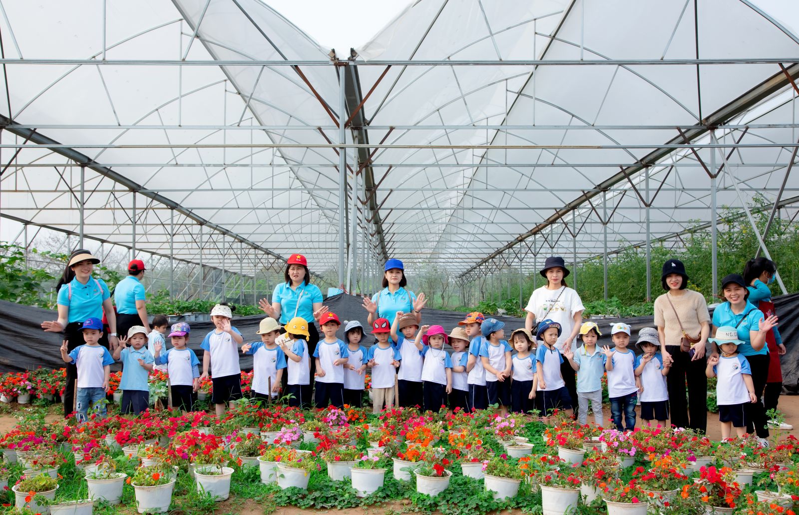 “HOẠT ĐỘNG TRẢI NGHIỆM THÚ VỊ VÀ BỔ ÍCH CỦA CÁC BẠN NHỎ KHỐI NHÀ TRẺ VÀ KHỐI MẪU GIÁO BÉ TRƯỜNG MẦM NON CỔ LOA”
