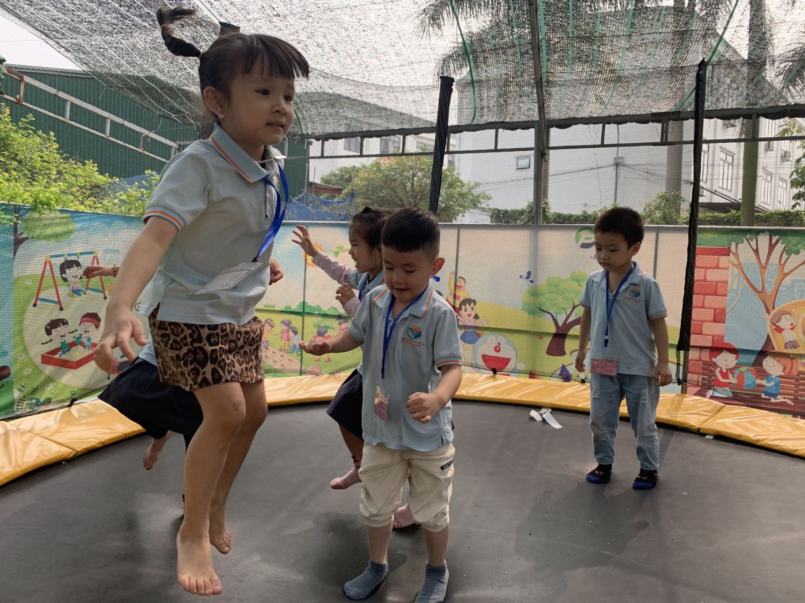HOẠT ĐỘNG THAM QUAN TRẢI NGHIỆM TẠI KHU TRANG TRẠI GIÁO DỤC CÁNH BUỒM XANH CỦA KHỐI MẪU GIÁO LỚN VÀ MẪU GIÁO NHỠ