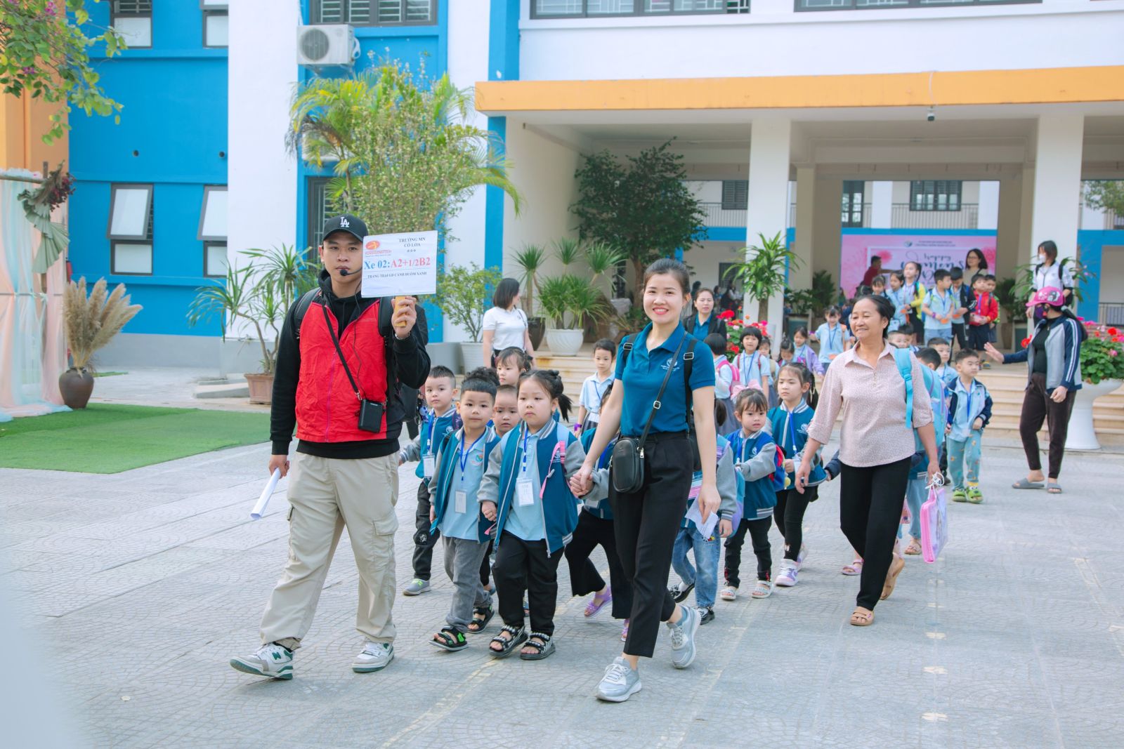 HOẠT ĐỘNG THAM QUAN TRẢI NGHIỆM TẠI KHU TRANG TRẠI GIÁO DỤC CÁNH BUỒM XANH CỦA KHỐI MẪU GIÁO LỚN VÀ MẪU GIÁO NHỠ