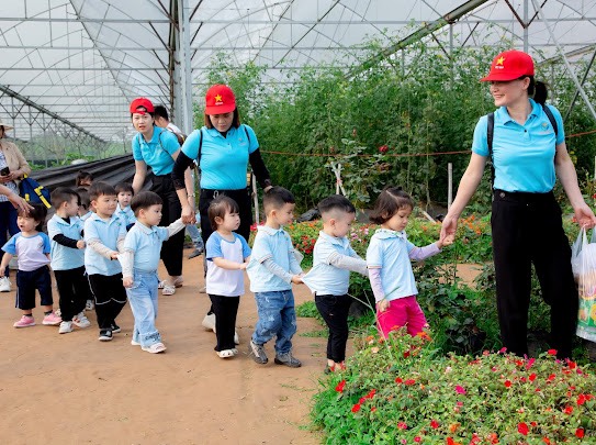 “HOẠT ĐỘNG TRẢI NGHIỆM THÚ VỊ VÀ BỔ ÍCH CỦA CÁC BẠN NHỎ KHỐI NHÀ TRẺ VÀ KHỐI MẪU GIÁO BÉ TRƯỜNG MẦM NON CỔ LOA”