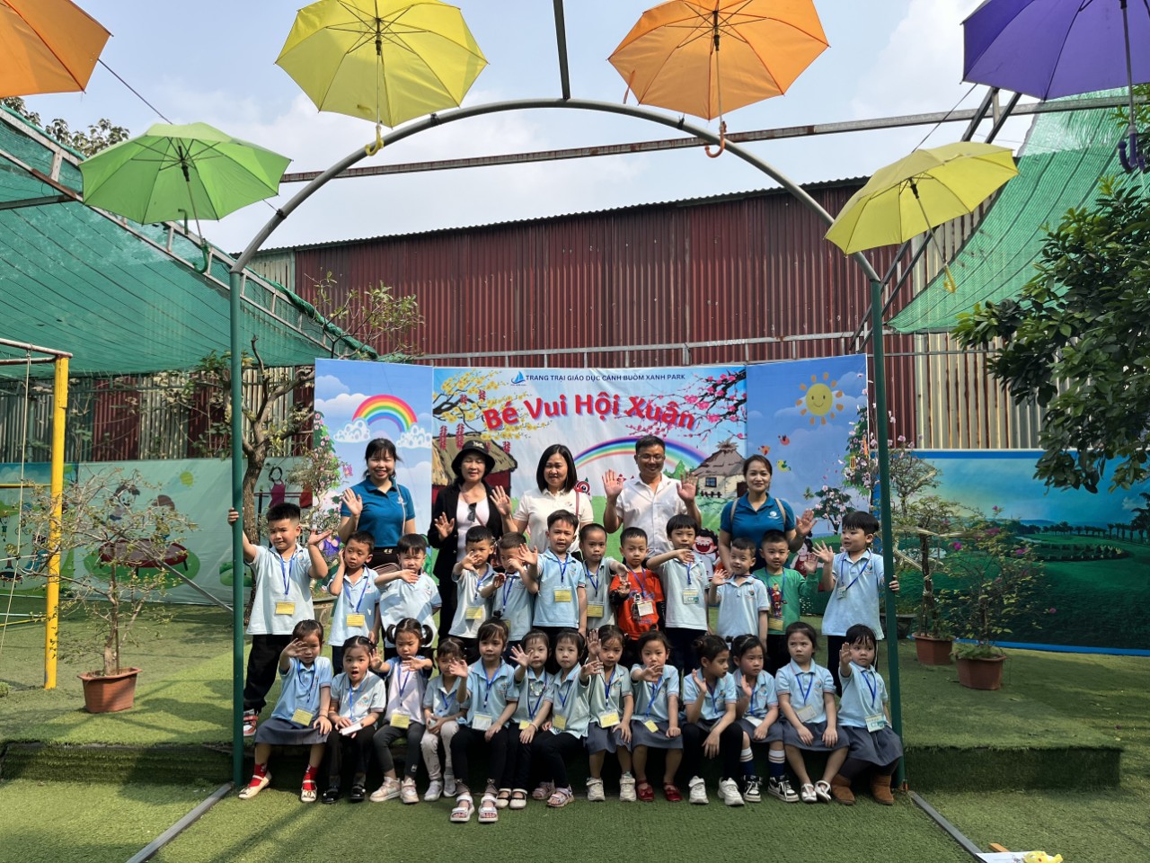 HOẠT ĐỘNG THAM QUAN TRẢI NGHIỆM TẠI KHU TRANG TRẠI GIÁO DỤC CÁNH BUỒM XANH CỦA KHỐI MẪU GIÁO LỚN VÀ MẪU GIÁO NHỠ