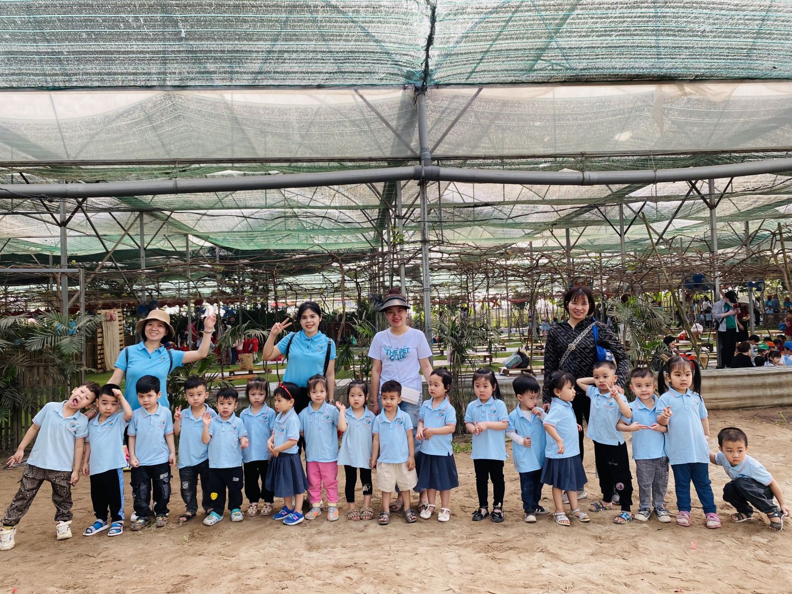 “HOẠT ĐỘNG TRẢI NGHIỆM THÚ VỊ VÀ BỔ ÍCH CỦA CÁC BẠN NHỎ KHỐI NHÀ TRẺ VÀ KHỐI MẪU GIÁO BÉ TRƯỜNG MẦM NON CỔ LOA”