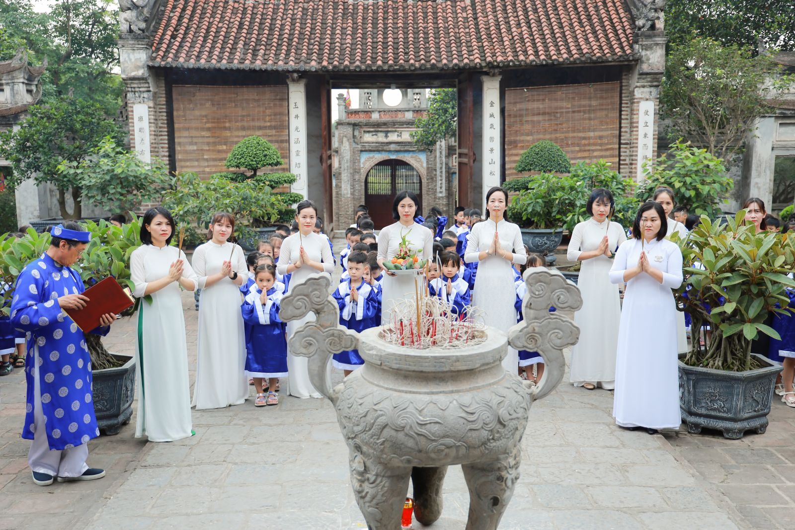 LẾ DÂNG HƯƠNG TẠI KHU DI TÍCH LỊCH SỬ ĐỀN CỔ LOA CỦA CÁC CON HỌC SINH KHỐI MẪU GIÁO LỚN - TRƯỜNG MẦM NON CỔ LOA