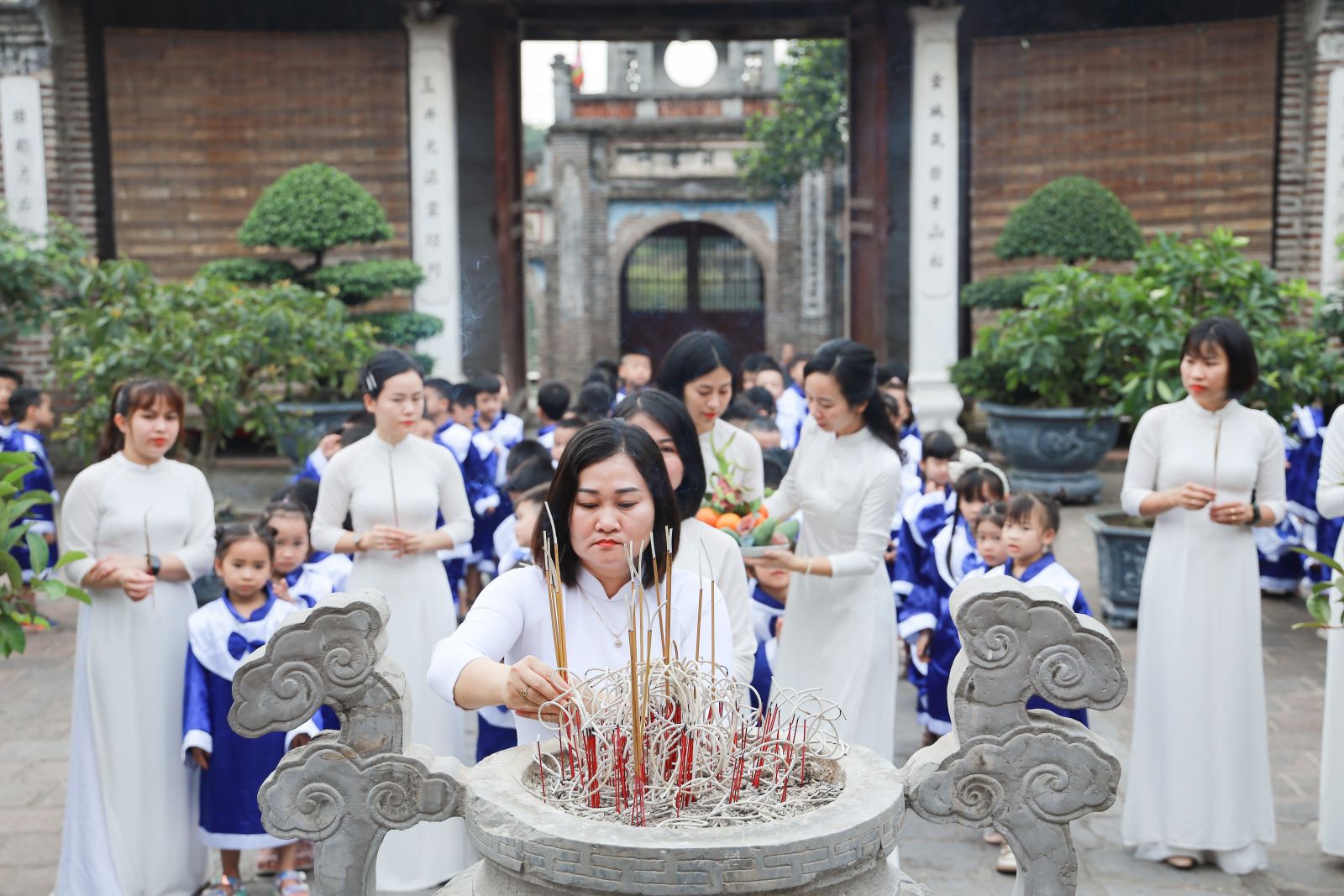 LẾ DÂNG HƯƠNG TẠI KHU DI TÍCH LỊCH SỬ ĐỀN CỔ LOA CỦA CÁC CON HỌC SINH KHỐI MẪU GIÁO LỚN - TRƯỜNG MẦM NON CỔ LOA