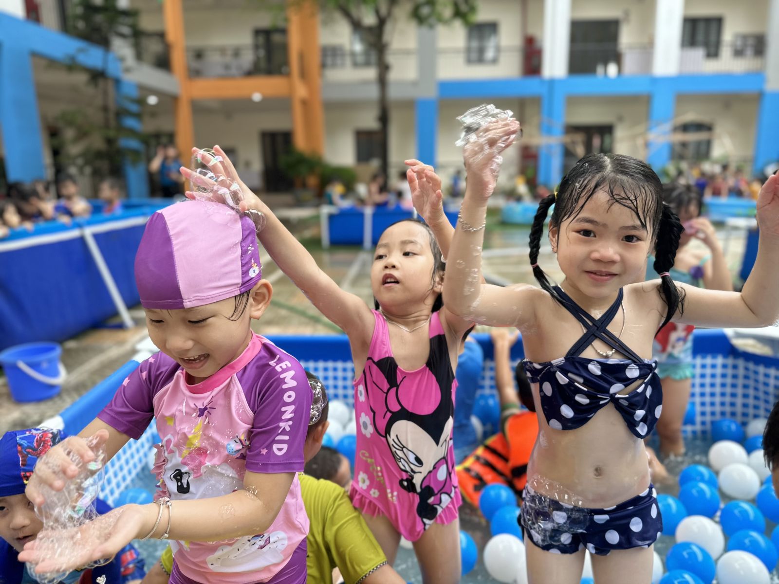 MÙA HÈ SÔI ĐỘNG VỚI "LỄ HỘI TÉ NƯỚC " CỦA CÁC BẠN NHỎ TRƯỜNG MẦM NON CỔ LOA