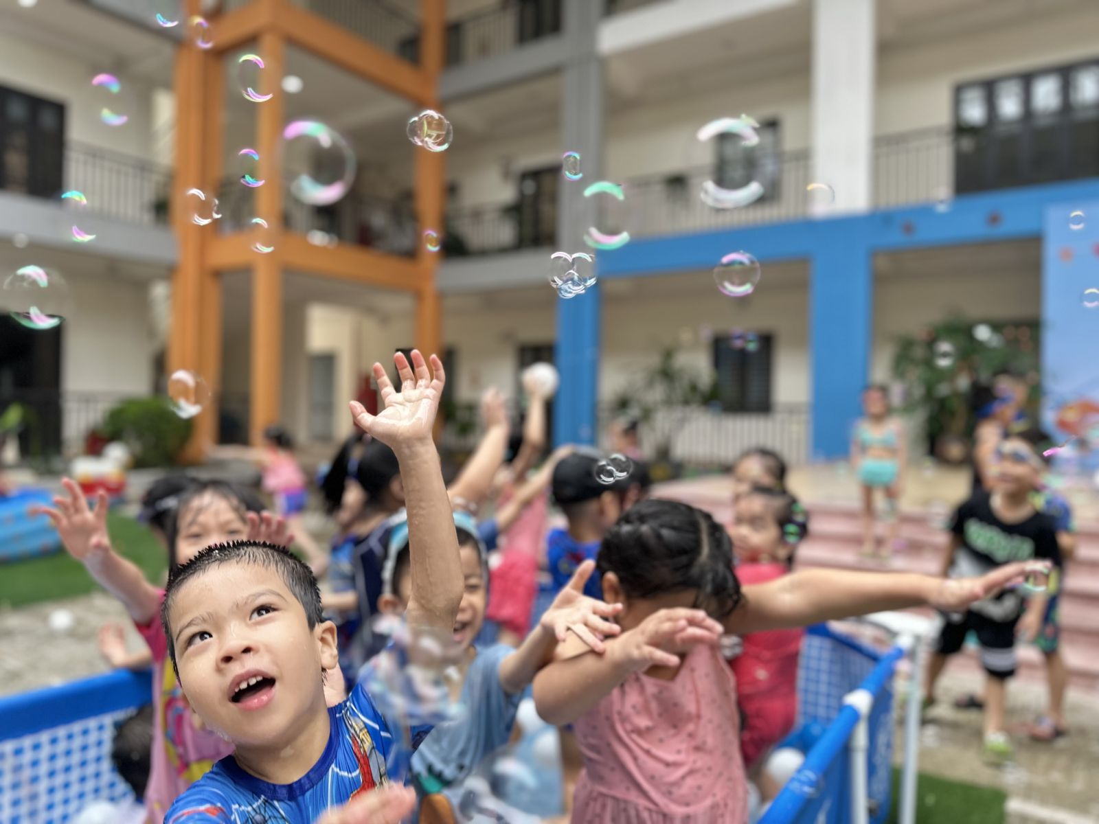 MÙA HÈ SÔI ĐỘNG VỚI "LỄ HỘI TÉ NƯỚC " CỦA CÁC BẠN NHỎ TRƯỜNG MẦM NON CỔ LOA