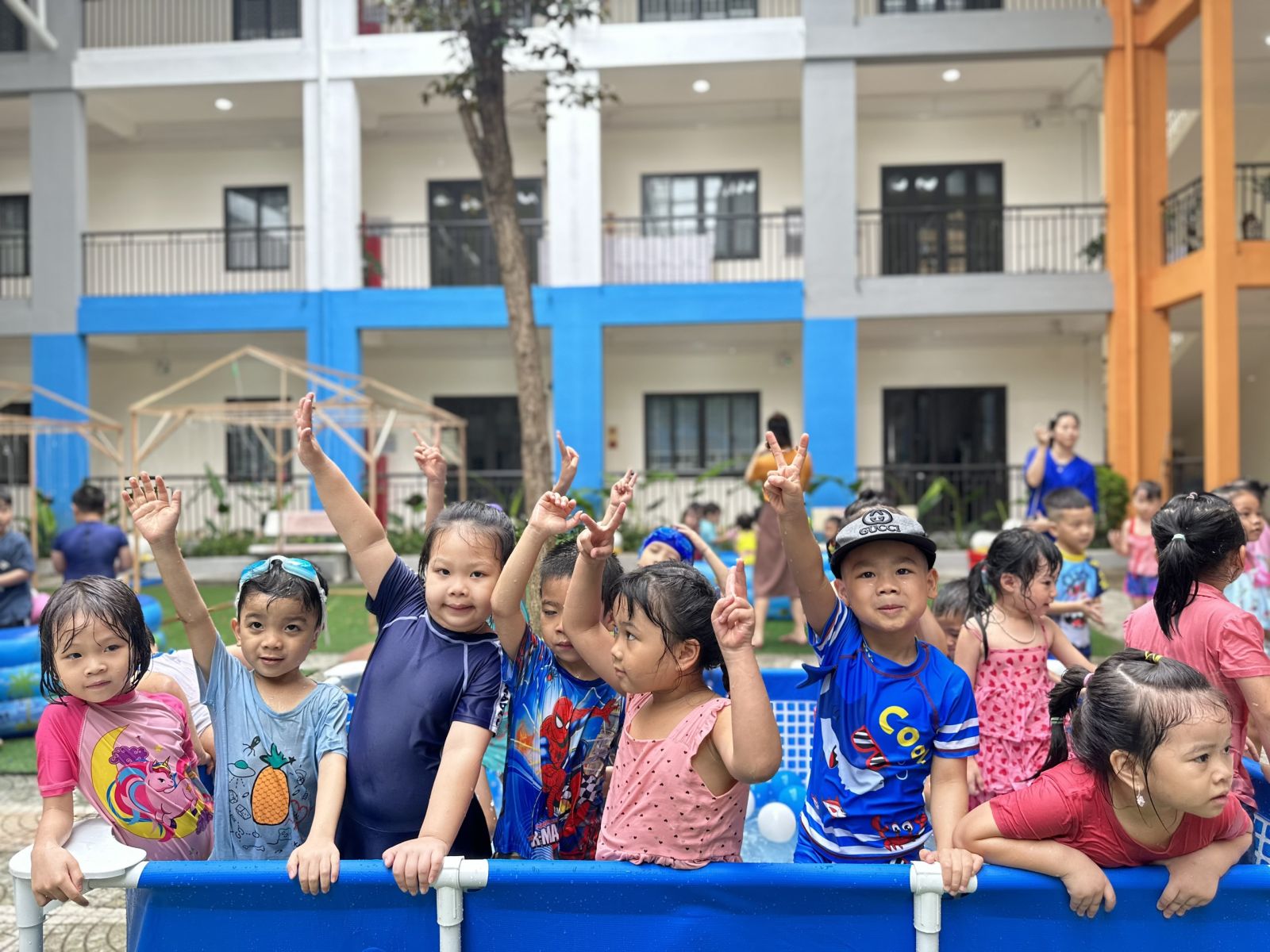 MÙA HÈ SÔI ĐỘNG VỚI "LỄ HỘI TÉ NƯỚC " CỦA CÁC BẠN NHỎ TRƯỜNG MẦM NON CỔ LOA