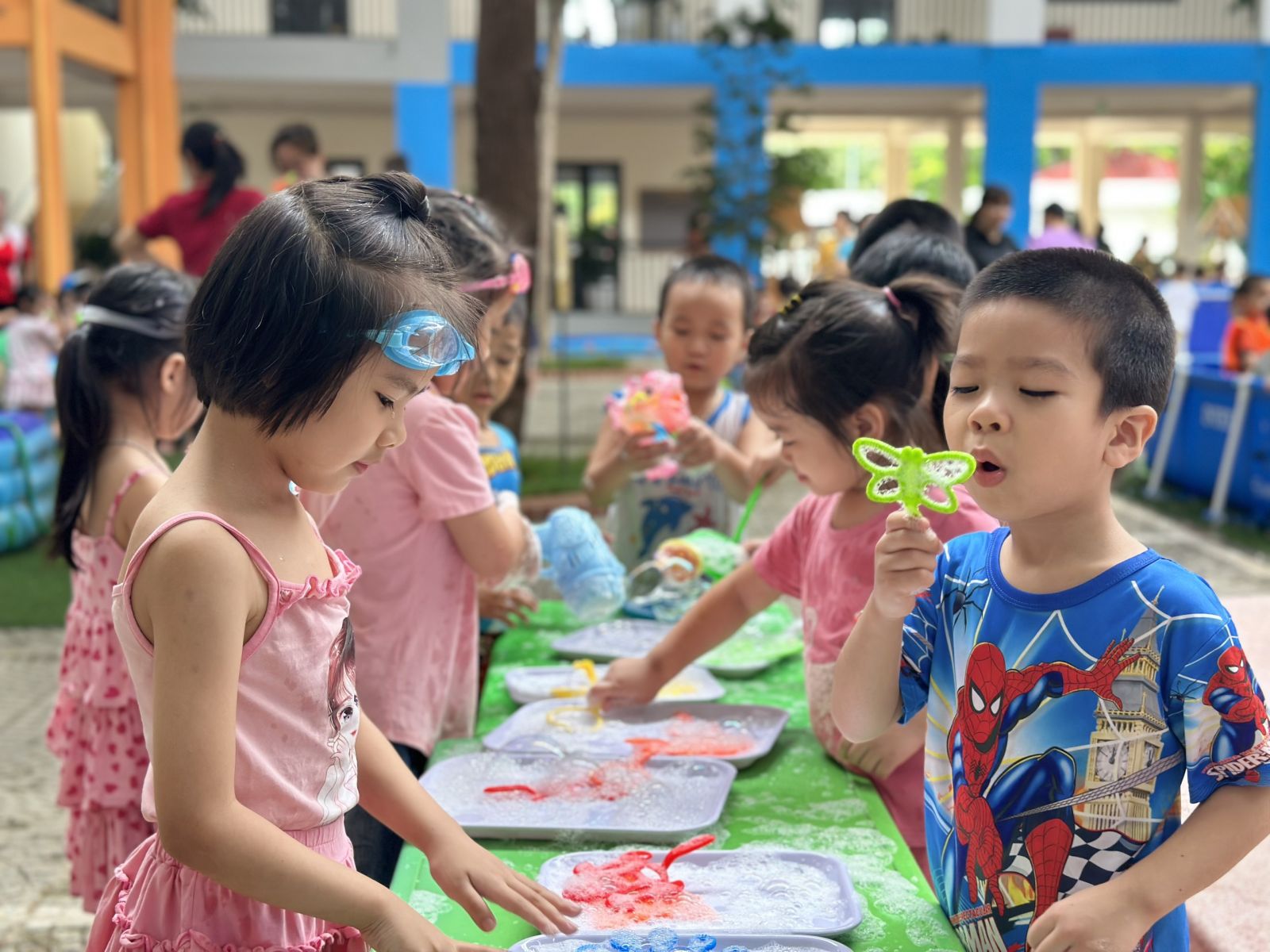 MÙA HÈ SÔI ĐỘNG VỚI "LỄ HỘI TÉ NƯỚC " CỦA CÁC BẠN NHỎ TRƯỜNG MẦM NON CỔ LOA