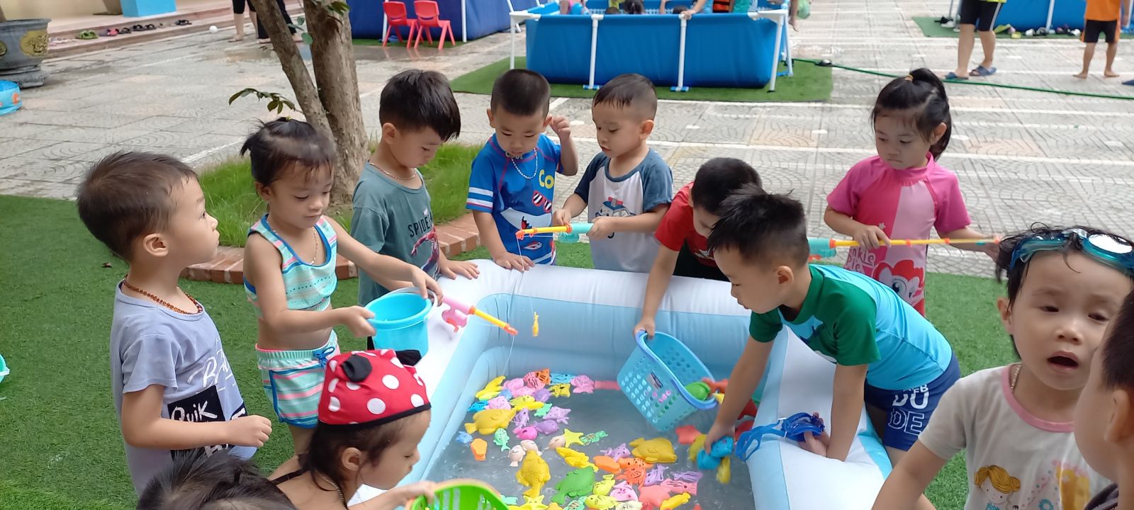 MÙA HÈ SÔI ĐỘNG VỚI "LỄ HỘI TÉ NƯỚC " CỦA CÁC BẠN NHỎ TRƯỜNG MẦM NON CỔ LOA