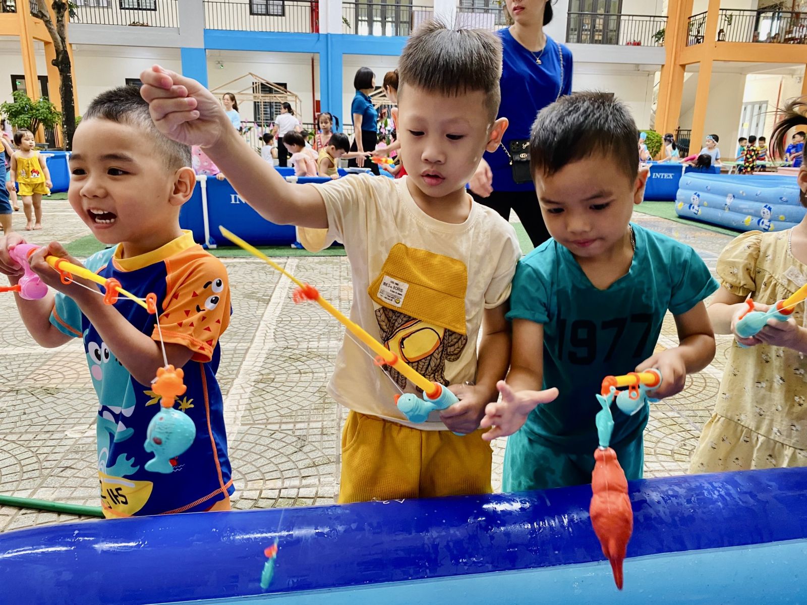 MÙA HÈ SÔI ĐỘNG VỚI "LỄ HỘI TÉ NƯỚC " CỦA CÁC BẠN NHỎ TRƯỜNG MẦM NON CỔ LOA