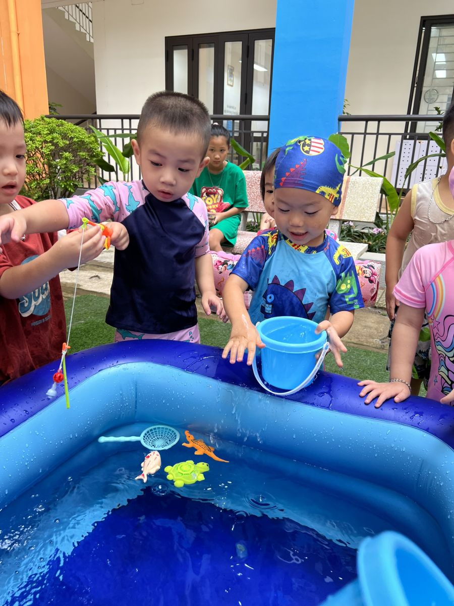 MÙA HÈ SÔI ĐỘNG VỚI "LỄ HỘI TÉ NƯỚC " CỦA CÁC BẠN NHỎ TRƯỜNG MẦM NON CỔ LOA