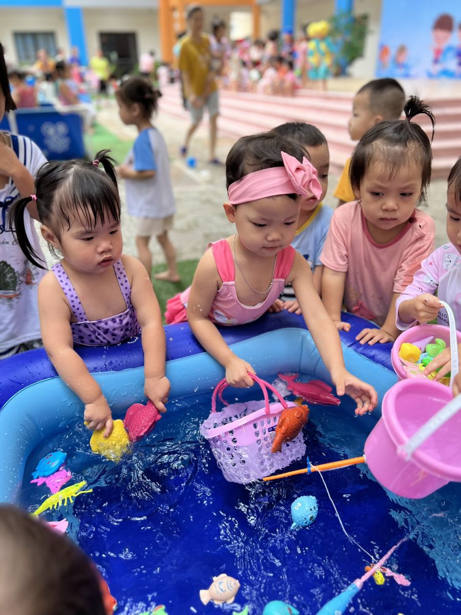 MÙA HÈ SÔI ĐỘNG VỚI "LỄ HỘI TÉ NƯỚC " CỦA CÁC BẠN NHỎ TRƯỜNG MẦM NON CỔ LOA