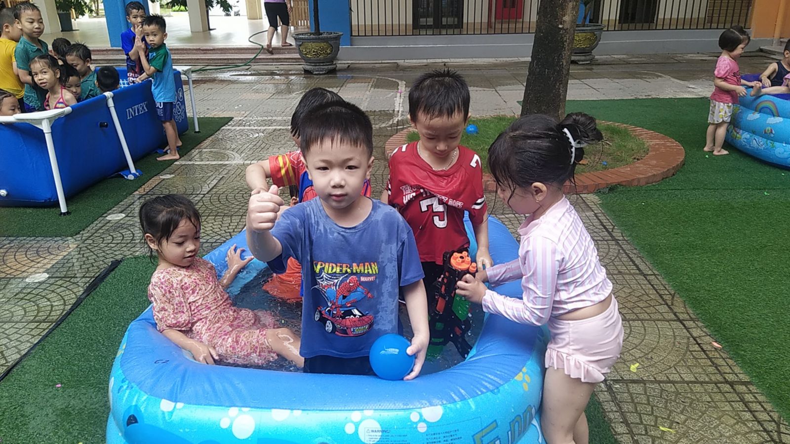 MÙA HÈ SÔI ĐỘNG VỚI "LỄ HỘI TÉ NƯỚC " CỦA CÁC BẠN NHỎ TRƯỜNG MẦM NON CỔ LOA