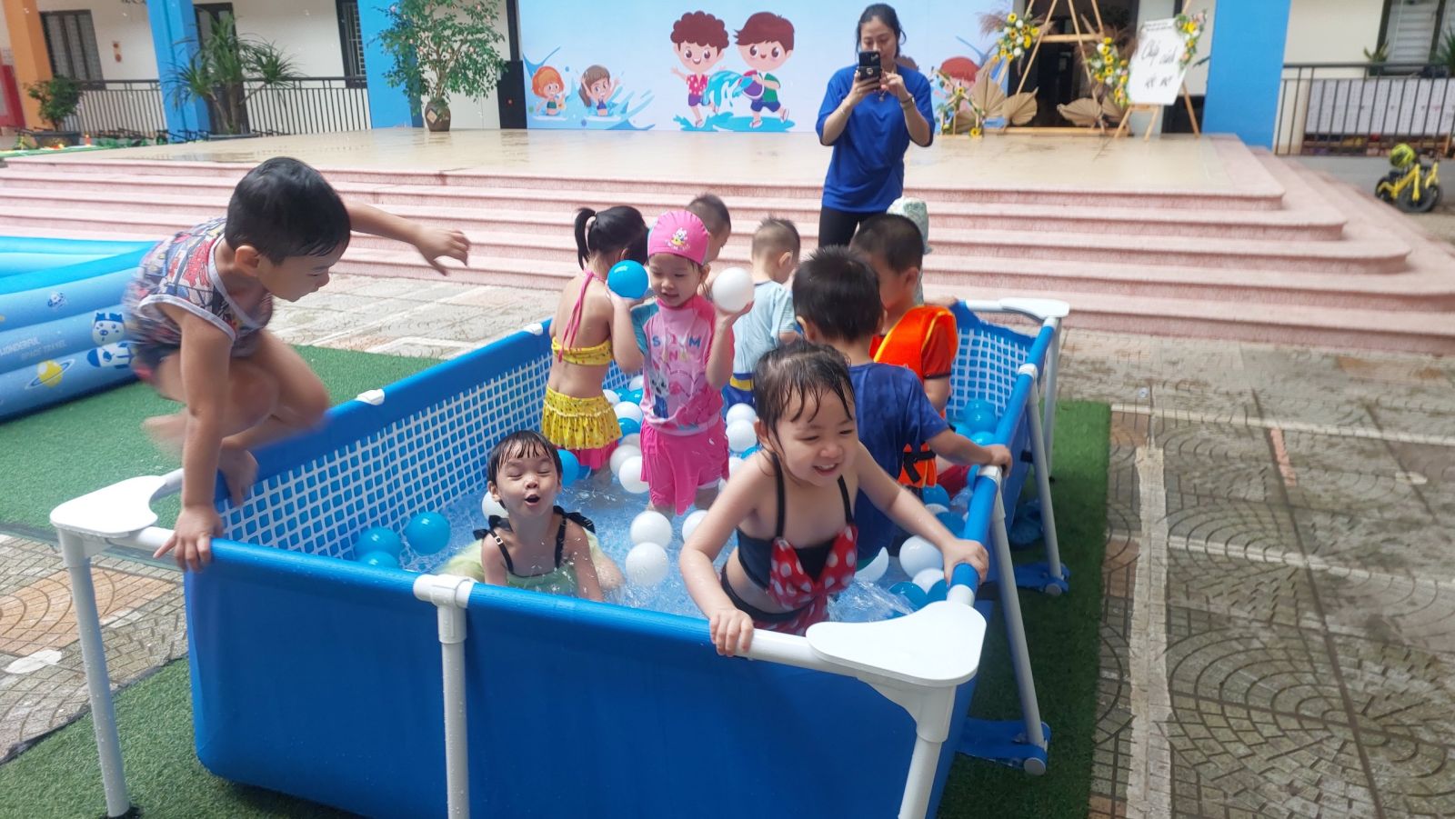 MÙA HÈ SÔI ĐỘNG VỚI "LỄ HỘI TÉ NƯỚC " CỦA CÁC BẠN NHỎ TRƯỜNG MẦM NON CỔ LOA