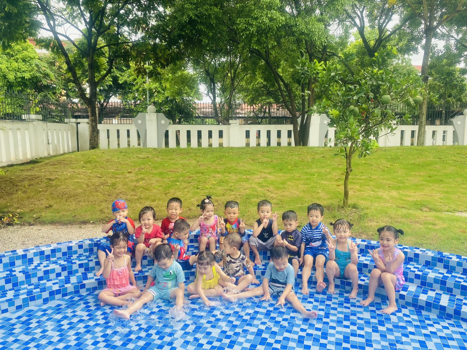 MÙA HÈ SÔI ĐỘNG VỚI "LỄ HỘI TÉ NƯỚC " CỦA CÁC BẠN NHỎ TRƯỜNG MẦM NON CỔ LOA