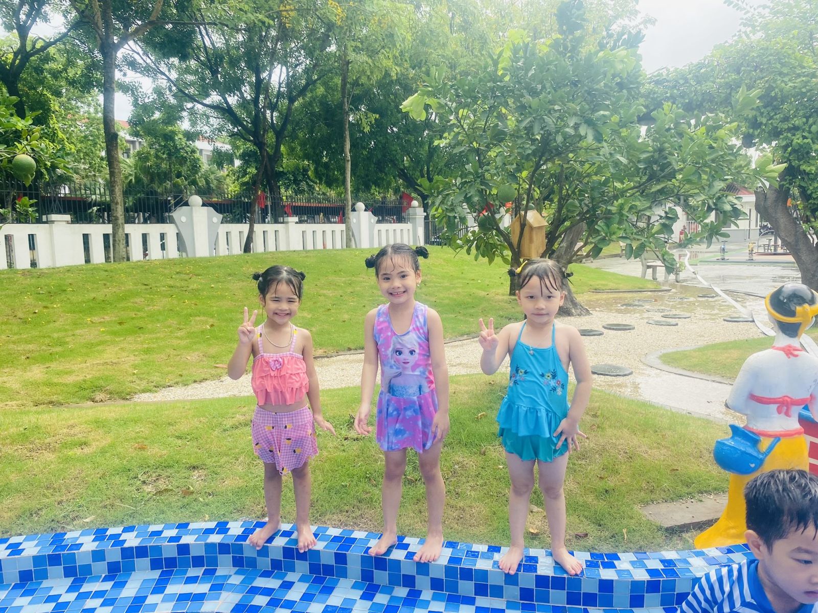 MÙA HÈ SÔI ĐỘNG VỚI "LỄ HỘI TÉ NƯỚC " CỦA CÁC BẠN NHỎ TRƯỜNG MẦM NON CỔ LOA