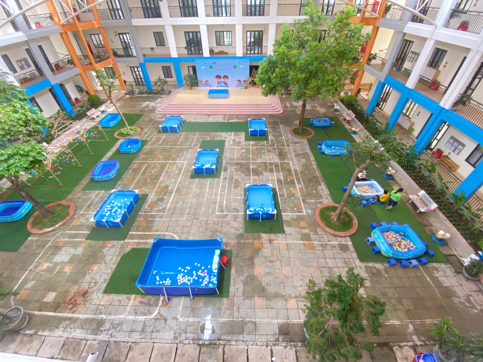 Kết thúc tuần lễ " Water Festival - Lễ hội té nước" xua tan nắng hè ở Trường mầm non Cổ Loa năm học 2022- 2023