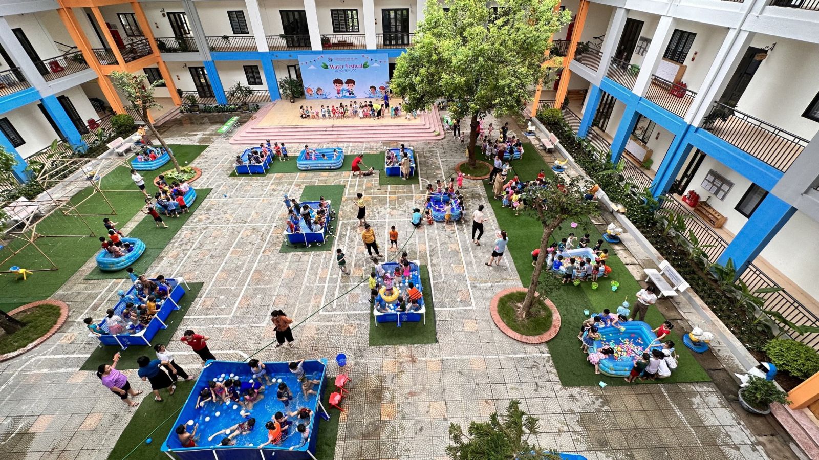 Kết thúc tuần lễ " Water Festival - Lễ hội té nước" xua tan nắng hè ở Trường mầm non Cổ Loa năm học 2022- 2023