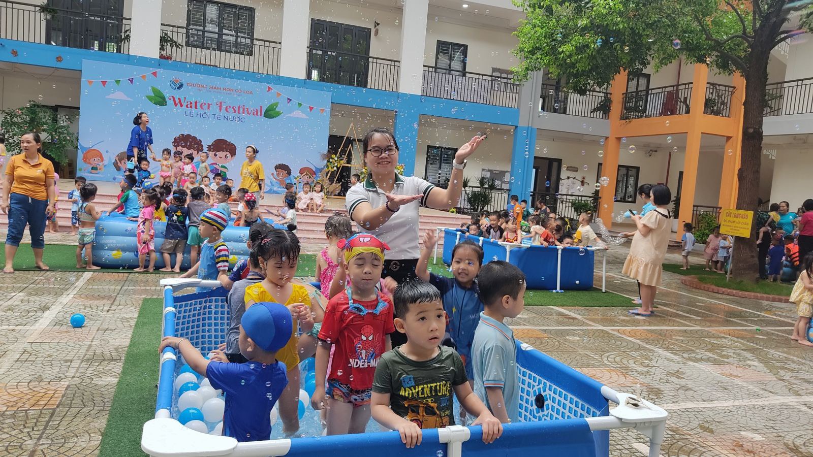Kết thúc tuần lễ " Water Festival - Lễ hội té nước" xua tan nắng hè ở Trường mầm non Cổ Loa năm học 2022- 2023