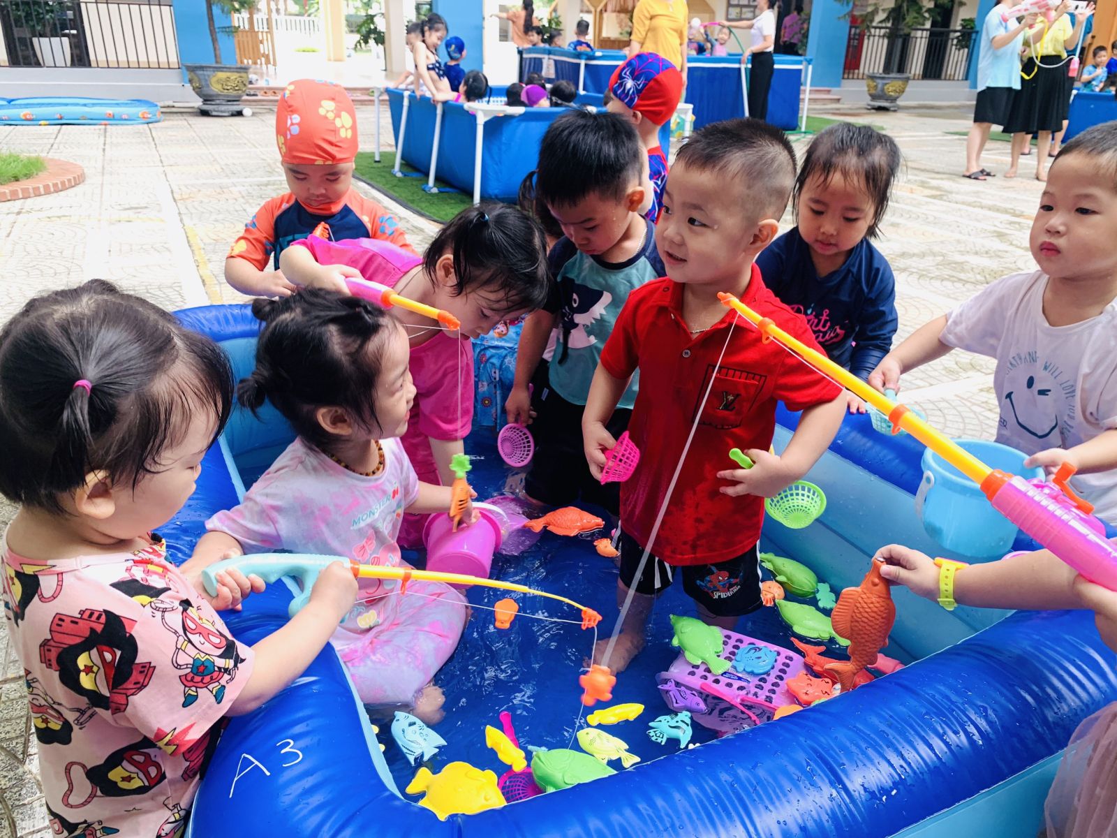 Kết thúc tuần lễ " Water Festival - Lễ hội té nước" xua tan nắng hè ở Trường mầm non Cổ Loa năm học 2022- 2023
