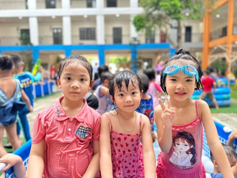 Kết thúc tuần lễ " Water Festival - Lễ hội té nước" xua tan nắng hè ở Trường mầm non Cổ Loa năm học 2022- 2023