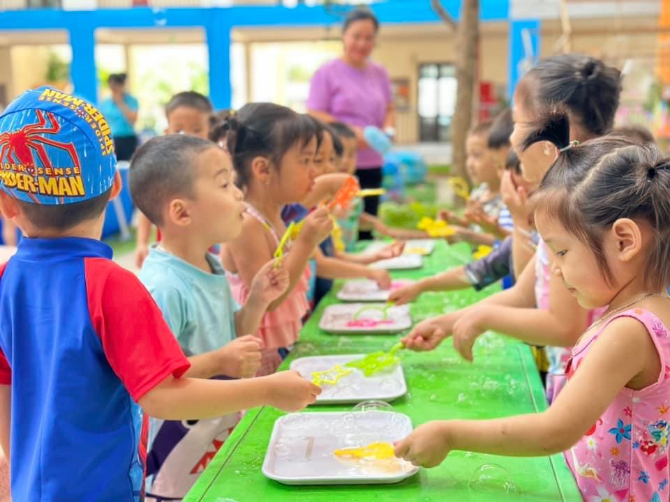 Kết thúc tuần lễ " Water Festival - Lễ hội té nước" xua tan nắng hè ở Trường mầm non Cổ Loa năm học 2022- 2023