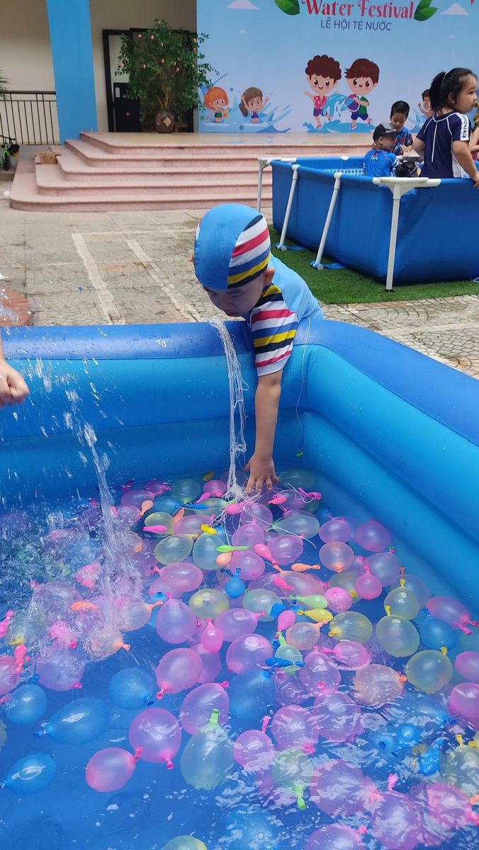 Kết thúc tuần lễ " Water Festival - Lễ hội té nước" xua tan nắng hè ở Trường mầm non Cổ Loa năm học 2022- 2023
