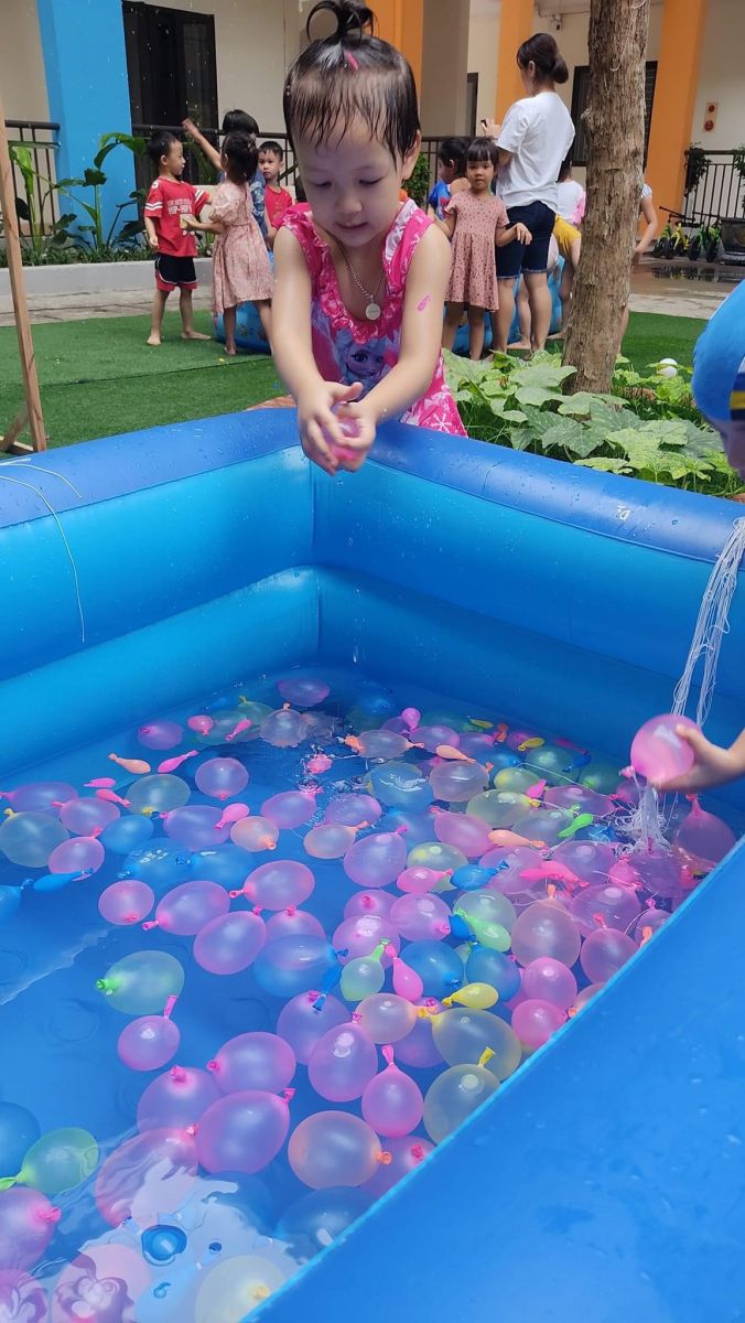 Kết thúc tuần lễ " Water Festival - Lễ hội té nước" xua tan nắng hè ở Trường mầm non Cổ Loa năm học 2022- 2023