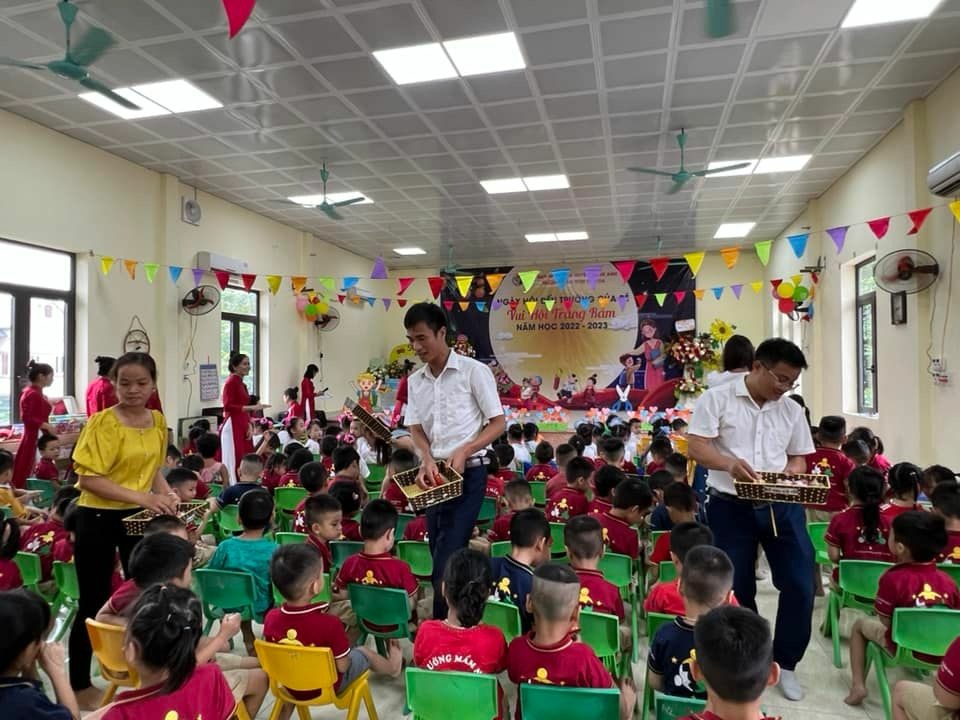 CÔ VÀ TRÒ TRƯỜNG MẦM NON CỔ LOA TƯNG BỪNG CHÀO ĐÓN NĂM HỌC MỚI 2022-2023.