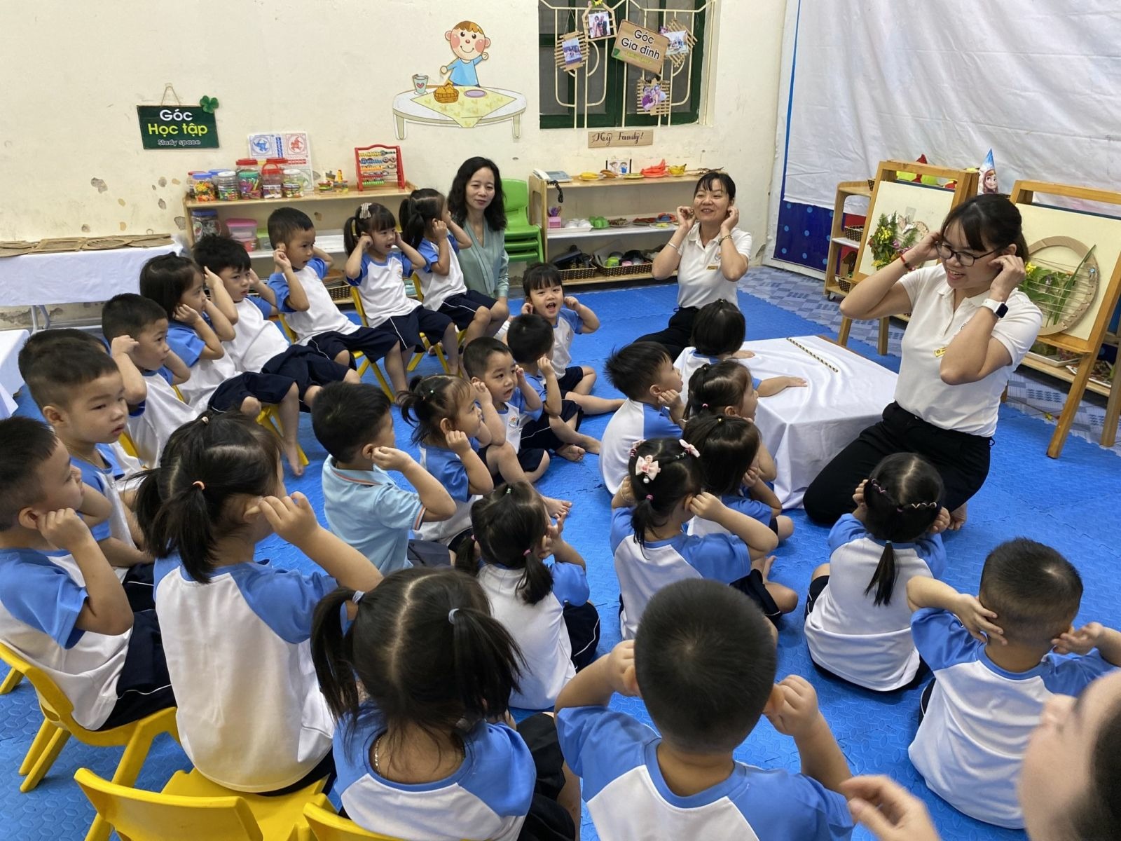 Trường mầm non Cổ Loa thi đua lập thành tích chào mừng 40 năm ngày nhà giáo Việt Nam (20/11/1982 - 20/11/2022).