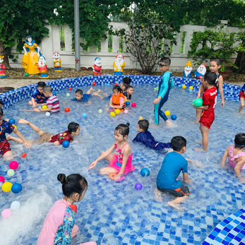 MÙA HÈ SÔI ĐỘNG VỚI "LỄ HỘI TÉ NƯỚC " CỦA CÁC BẠN NHỎ TRƯỜNG MẦM NON CỔ LOA