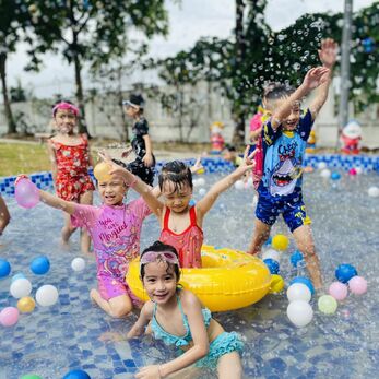 Kết thúc tuần lễ " Water Festival - Lễ hội té nước" xua tan nắng hè ở Trường mầm non Cổ Loa năm học 2022- 2023