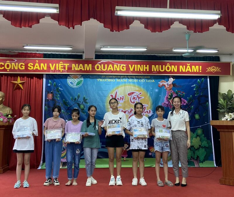 MÙA TRĂNG KỈ NIỆM ( LỄ TRAO QUÀ KHUYẾN HỌC VÀ VUI TRUNG THU CỦA CON CB-GV-NV TRƯỜNG MN CỔ LOA)
