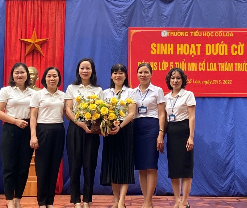 HOẠT ĐỘNG TRẢI NGHIỆM “ SINH HOẠT DƯỚI CỜ” CÙNG CÁC ANH, CHỊ TRƯỜNG TIỂU HỌC CỔ LOA CỦA CÁC BÉ KHỐI MGL (5-6) TRƯỜNG MẦM NON CỔ LOA