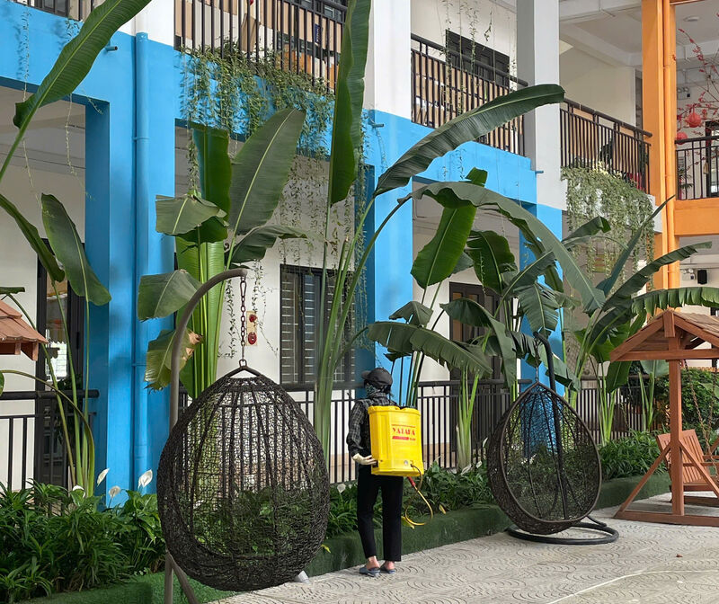 Bảo vệ sức khỏe trẻ nhỏ - Phun thuốc diệt muỗi, phòng chống dịch bệnh