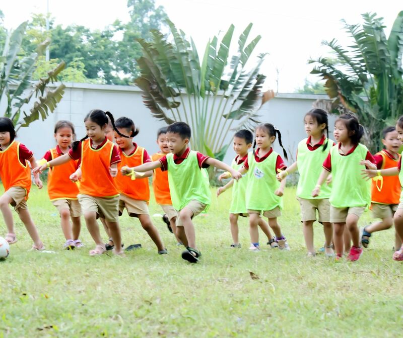 Tập cho trẻ làm quen với chữ cái