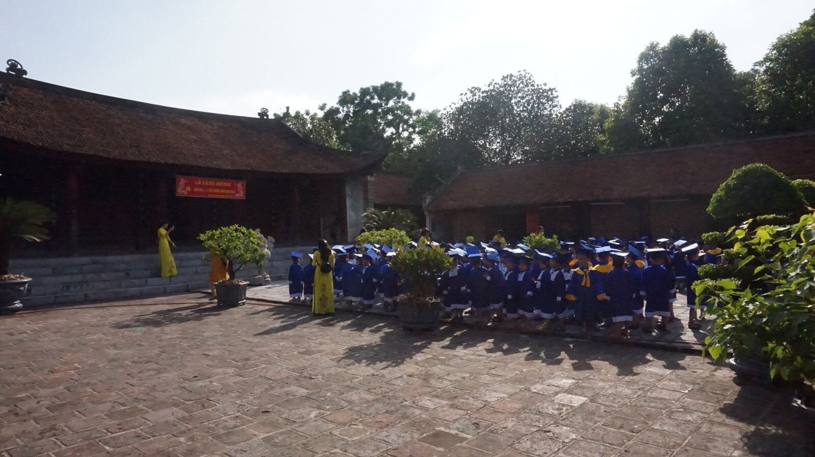 LẾ DÂNG HƯƠNG CỦA KHỐI MẪU GIÁO LỚN ( 5-6 TUỔI) - TRƯỜNG MẦM NON CỔ LOA - TẠI ĐỀN CỔ LOA