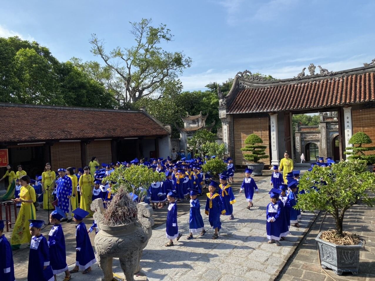 LẾ DÂNG HƯƠNG CỦA KHỐI MẪU GIÁO LỚN ( 5-6 TUỔI) - TRƯỜNG MẦM NON CỔ LOA - TẠI ĐỀN CỔ LOA