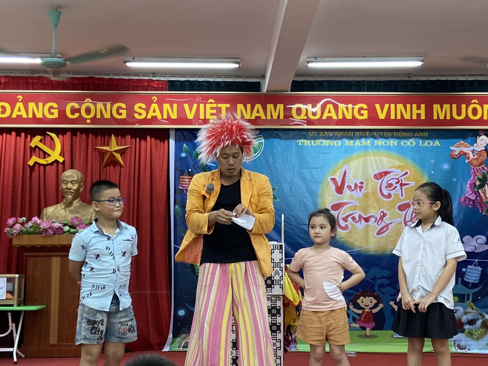 MÙA TRĂNG KỈ NIỆM ( LỄ TRAO QUÀ KHUYẾN HỌC VÀ VUI TRUNG THU CỦA CON CB-GV-NV TRƯỜNG MN CỔ LOA)